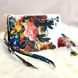 NWT-CROSSBODY/WRISTLET FLORAL FASHION Purse w/adjustable strap.